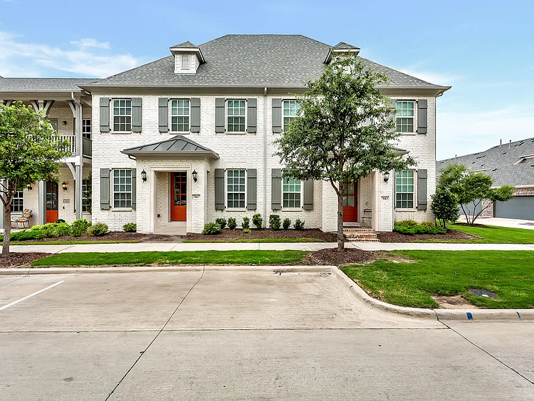 7667 Tiffany Dr — Photo 2