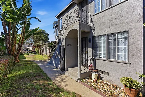 2119 1/2 Stewart St Photo 1