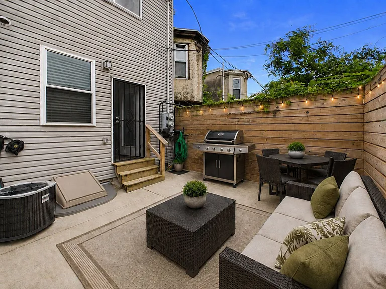 2449 Turner St — Photo 4