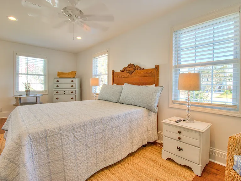 954 Fort Fisher Blvd S — Photo 12