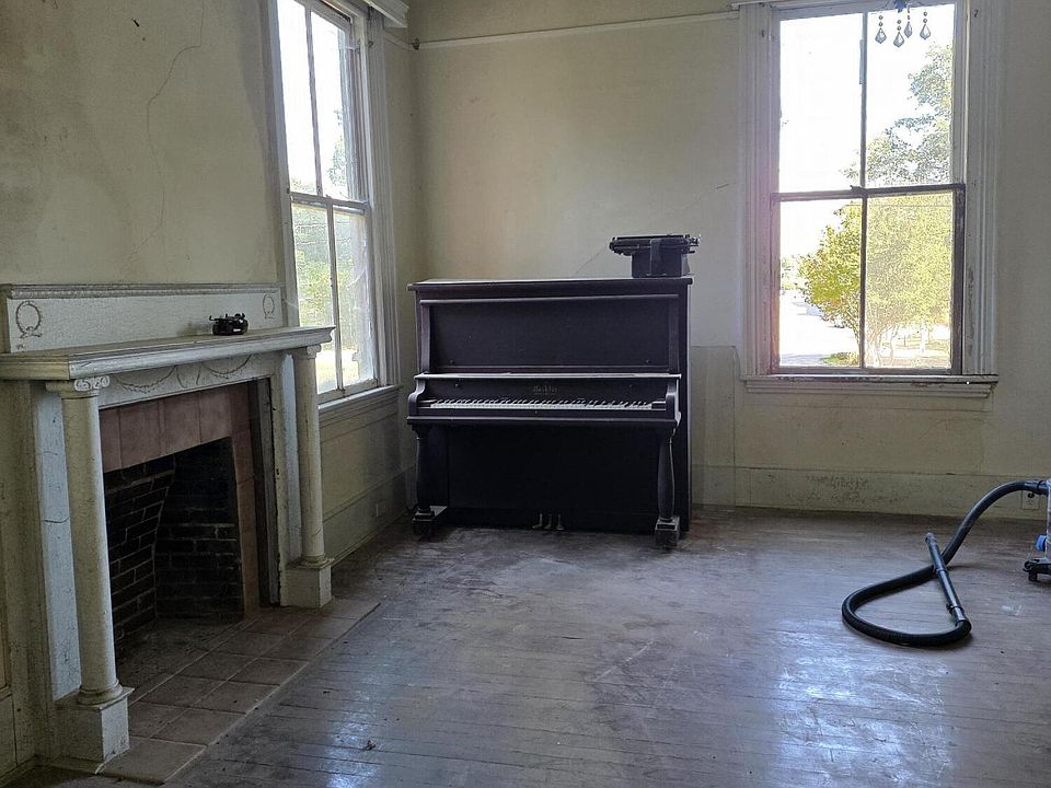 7th image of this home