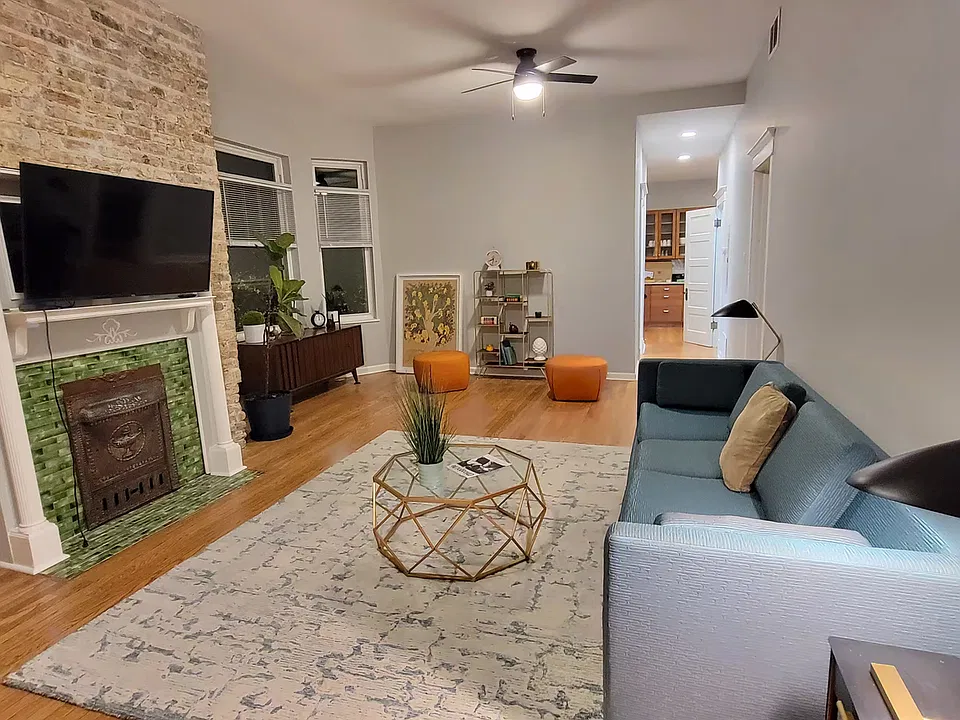 2532 W Fullerton Ave #3F