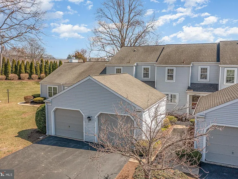 407 Cambridge Ct — Photo 26
