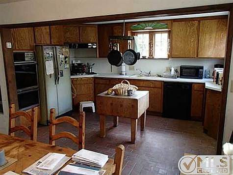 3rd image of 112 D Ave