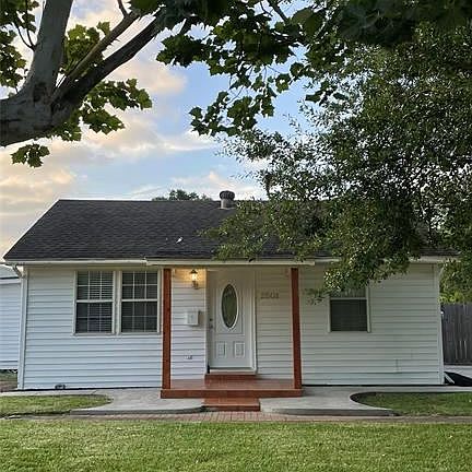 3rd image of 2501 Primrose Dr