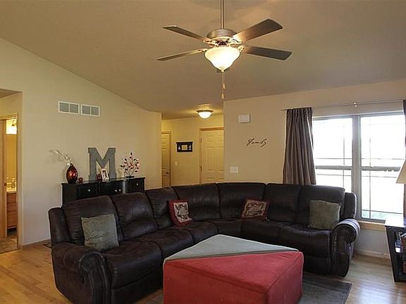 4th image of 230 Cherry Ln