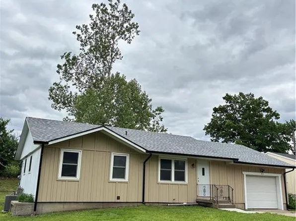 925 N 84th Dr, Kansas City, KS 66112