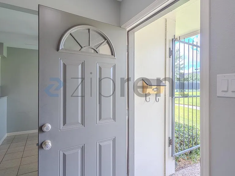 10349 Longmont Dr — Photo 7