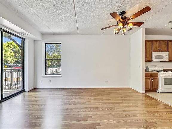 2nd image of 2335 W Belle Plaine Ave APT 108