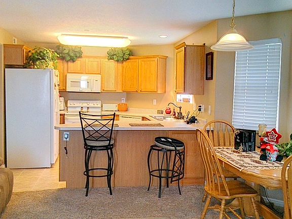 4th image of 123 W Daybreak Ln #8
