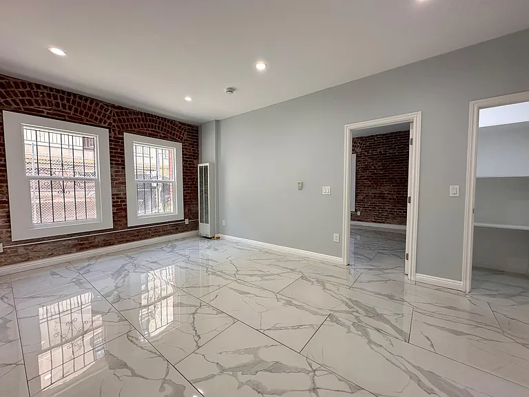 1647 W 11th st — Photo 3