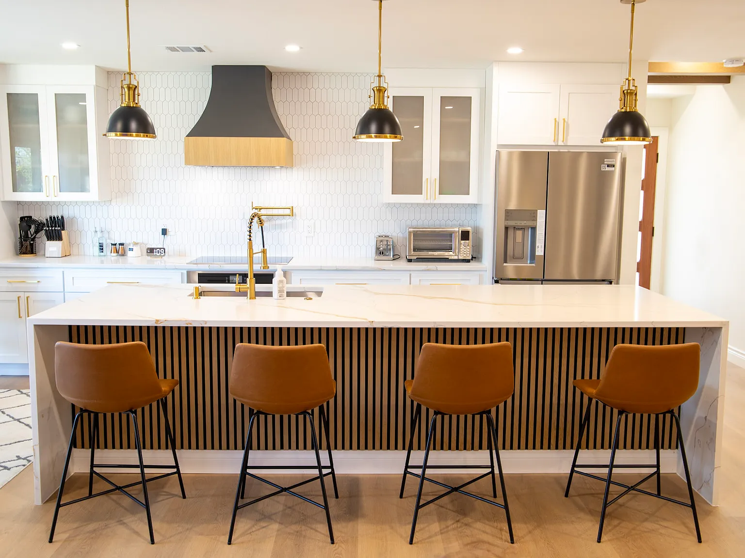 4 bed, $6,800 — Photo 2