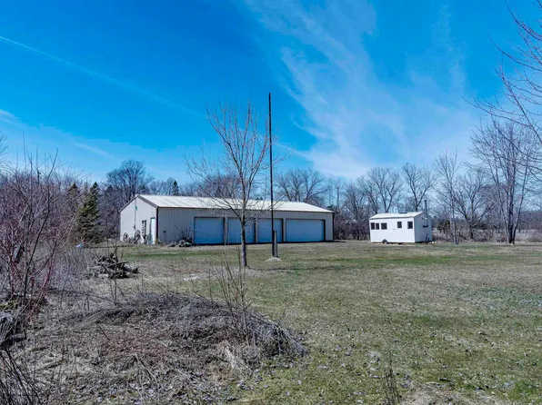 W284 Oak St, Fremont, WI 54940