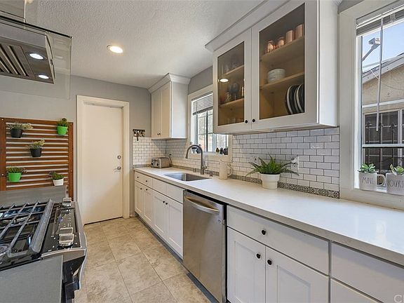 5th image of 2304 W Saint Anne Pl