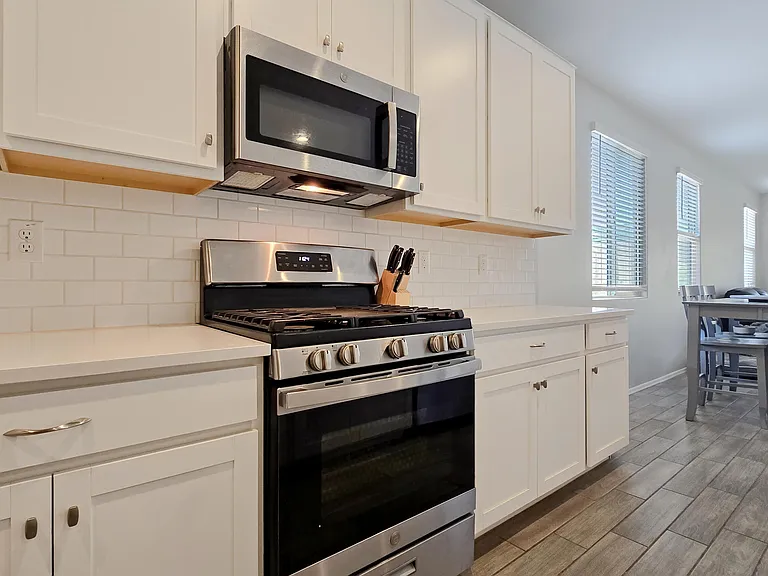 18572 W Cottontail Ln — Photo 17