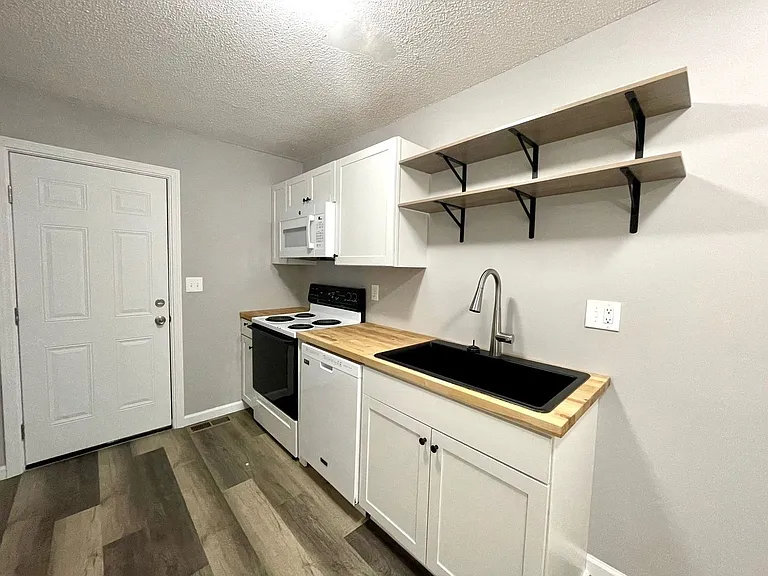 8 Rossfield Cv — Photo 12