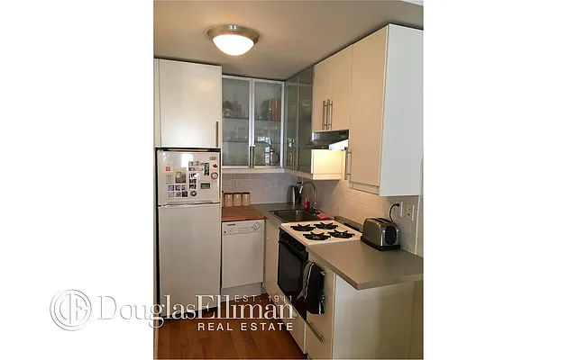 Rented by Douglas Elliman | media 24