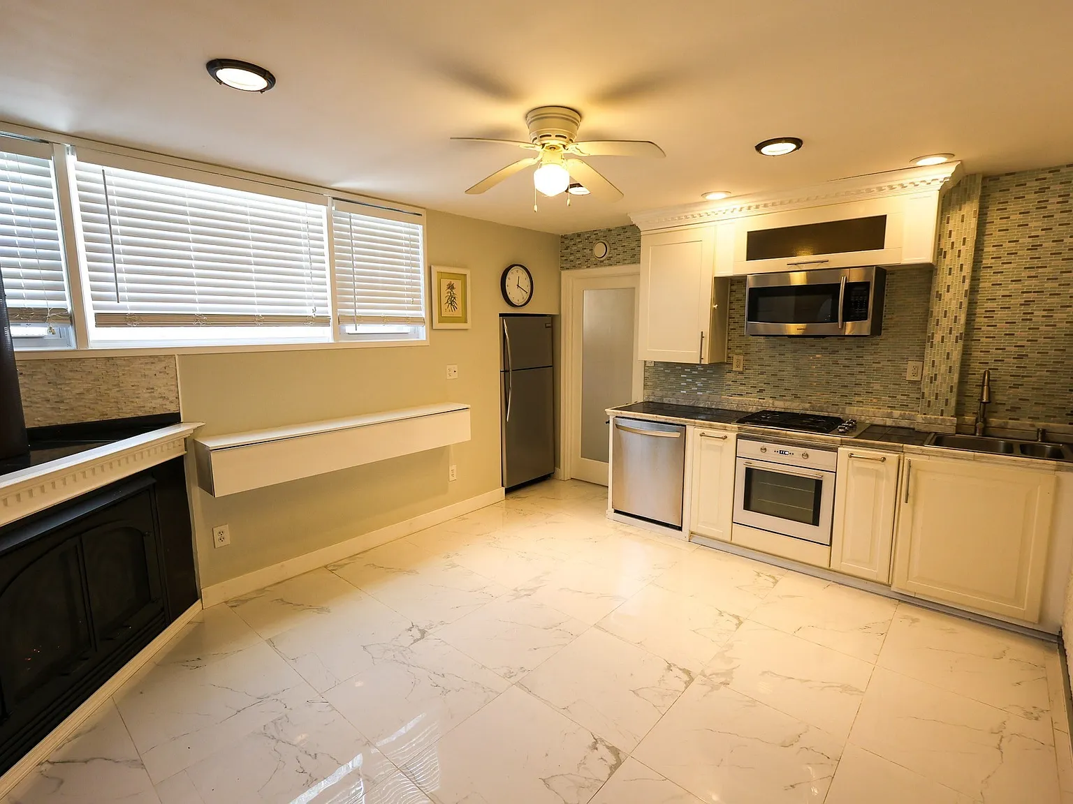 1 bed, 1.0 bath, 400 sqft, $2,400 — Photo 1