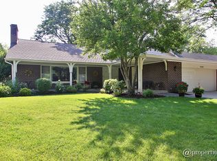 1428 Blackthorn Dr, Glenview, IL 60025