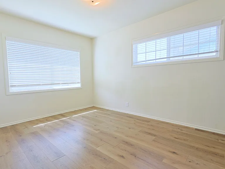 1113 S Pine Dr — Photo 5