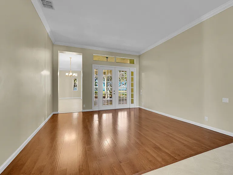 211 NW Pleasant Grove Way — Photo 3