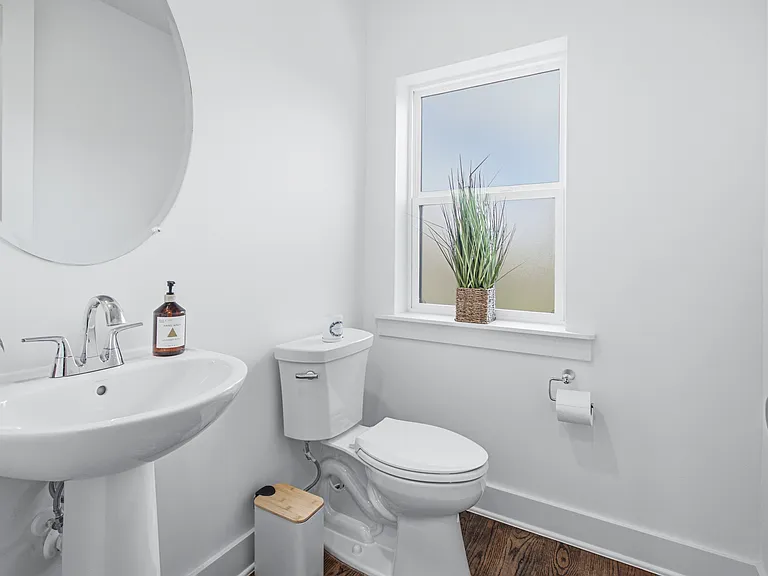 2044 Prudential Dr — Photo 32