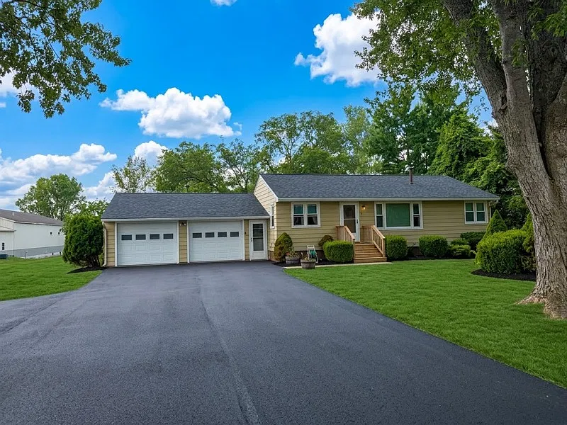 3 bed, 1500 sqft, $1,980 — Photo 1