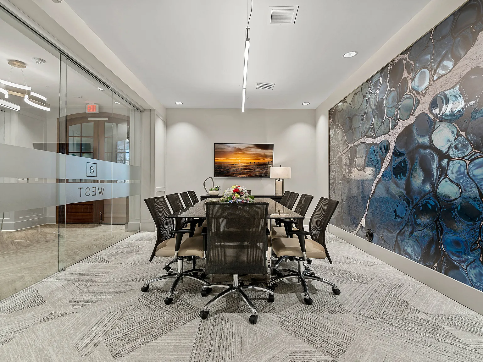 8 West — Photo 2