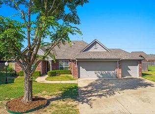 9208 N 98th Ct E, Owasso, OK 74055