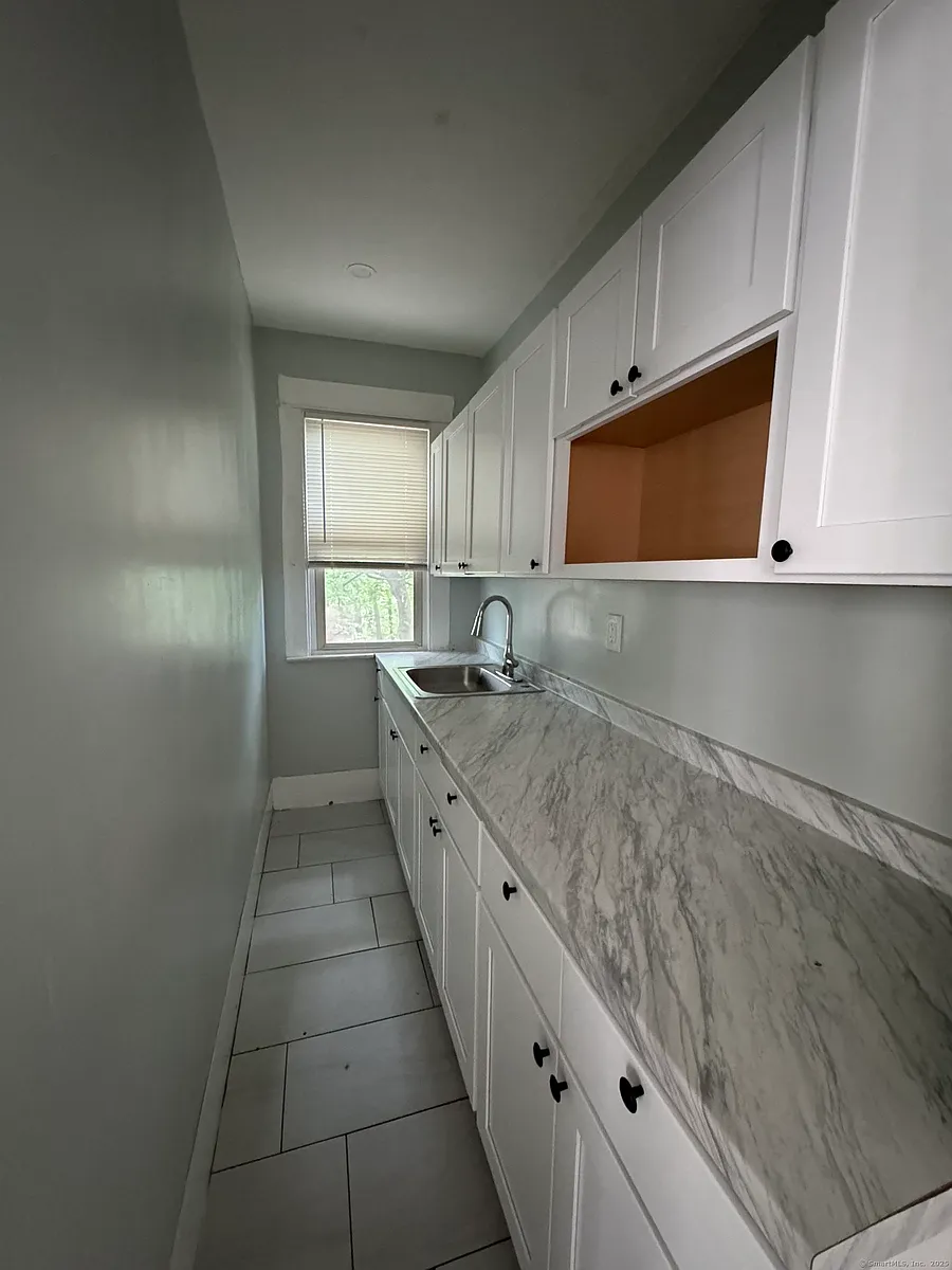 Building Photo - 918 Winchester Ave #2