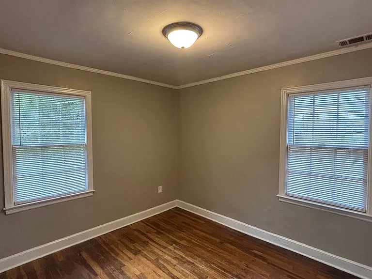 899 Chatwood St — Photo 2