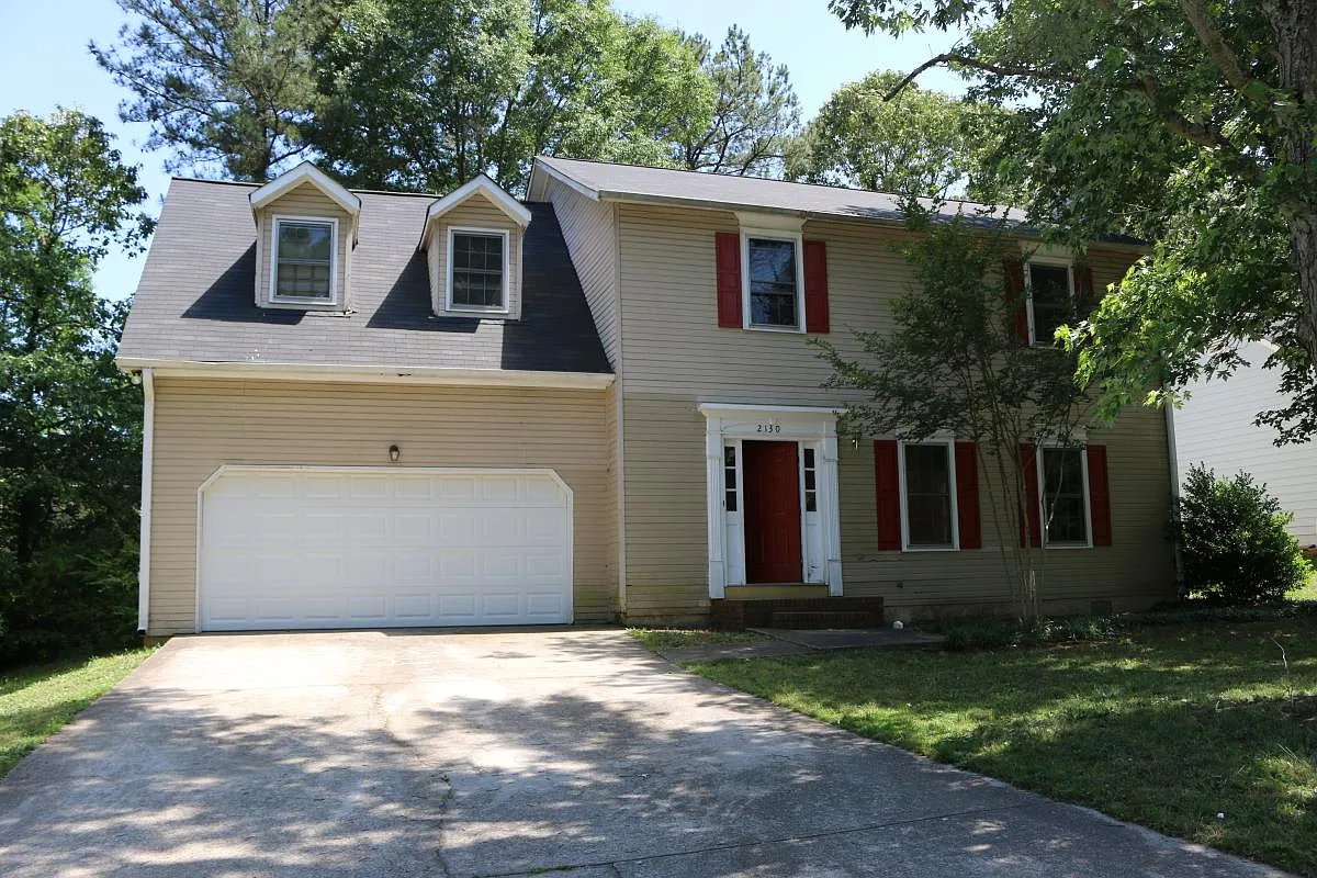 4 bed, 2.5 bath, 2149 sqft, $2,180 — Photo 1