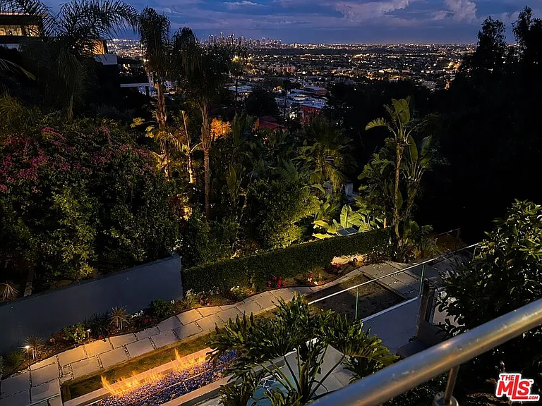 8380 Hollywood Blvd — Photo 36