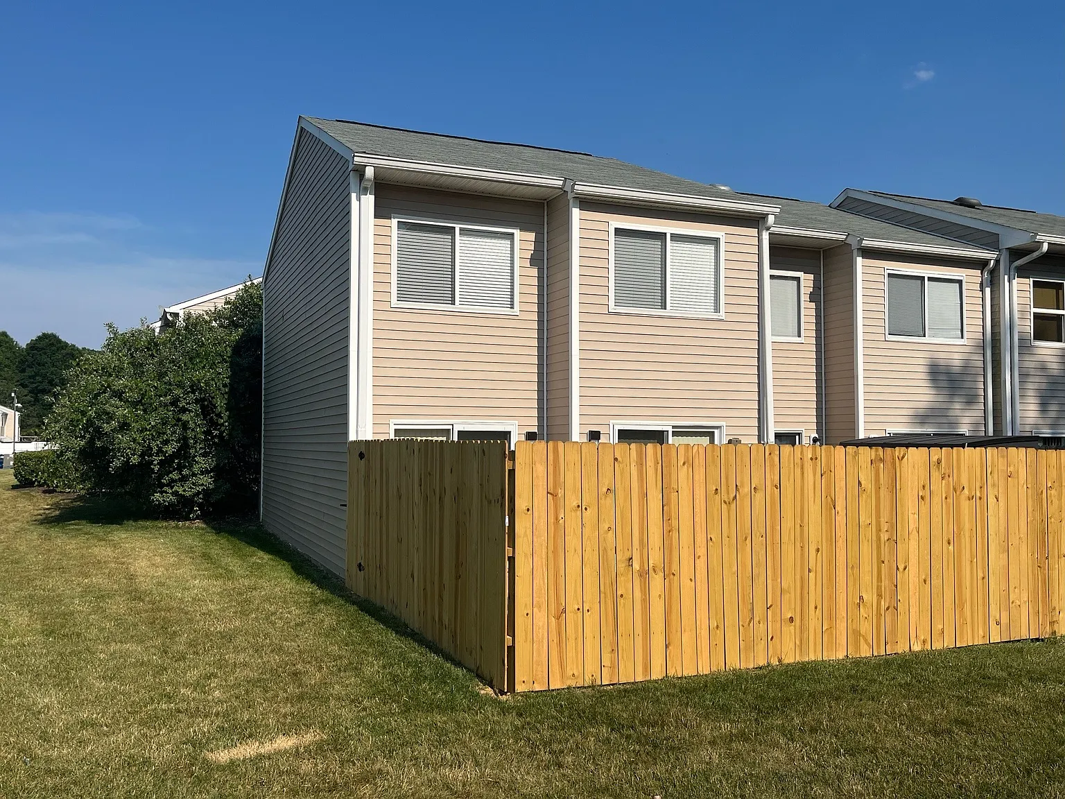 3 bed, 1.5 bath, 1130 sqft, $2,100 — Photo 2