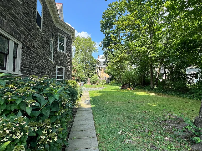 501 W Chelten Ave #1R — Photo 16