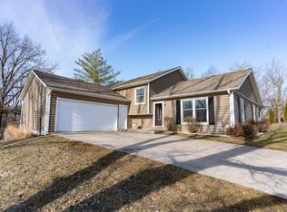 1220 Valley View Ct, Moberly, MO 65270