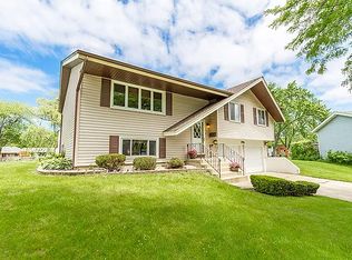 1916 Capital Ct, Schaumburg, IL 60193