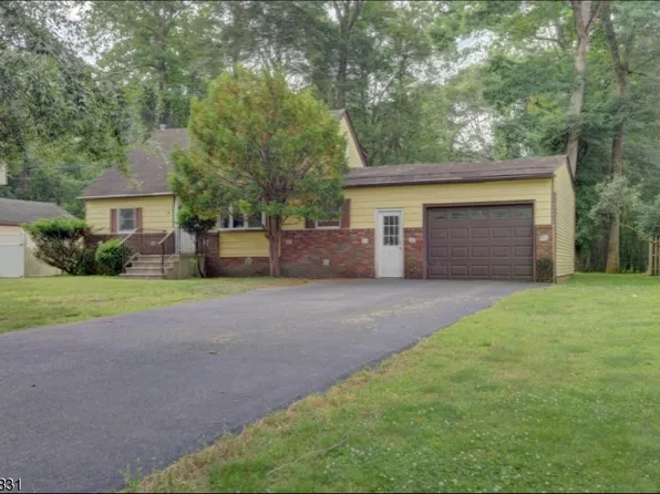29 Roosevelt St, Pequannock Twp., NJ 07440