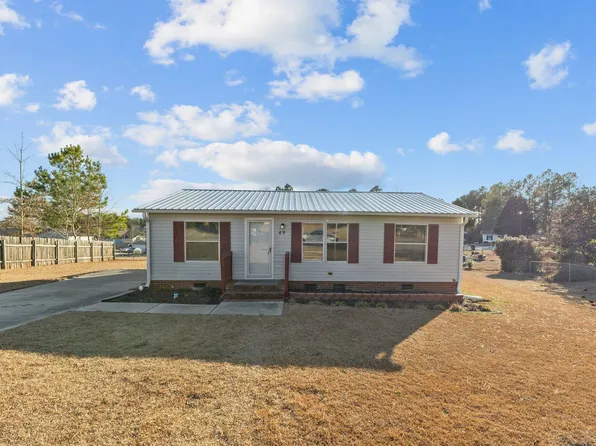 49 Plymouth Ct, Spring Lake, NC 28390