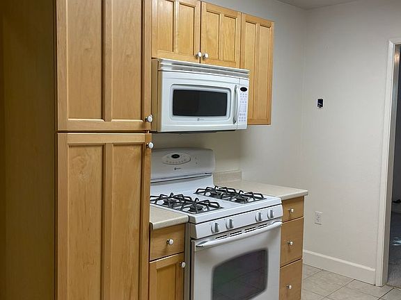 5th image of 2266 Washington Ave