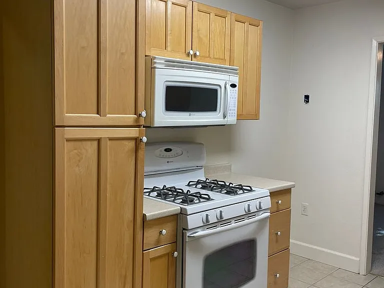 2266 Washington Ave — Photo 5
