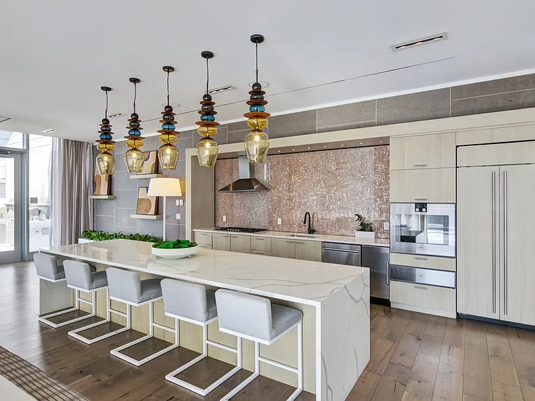 One65 Main — Photo 17