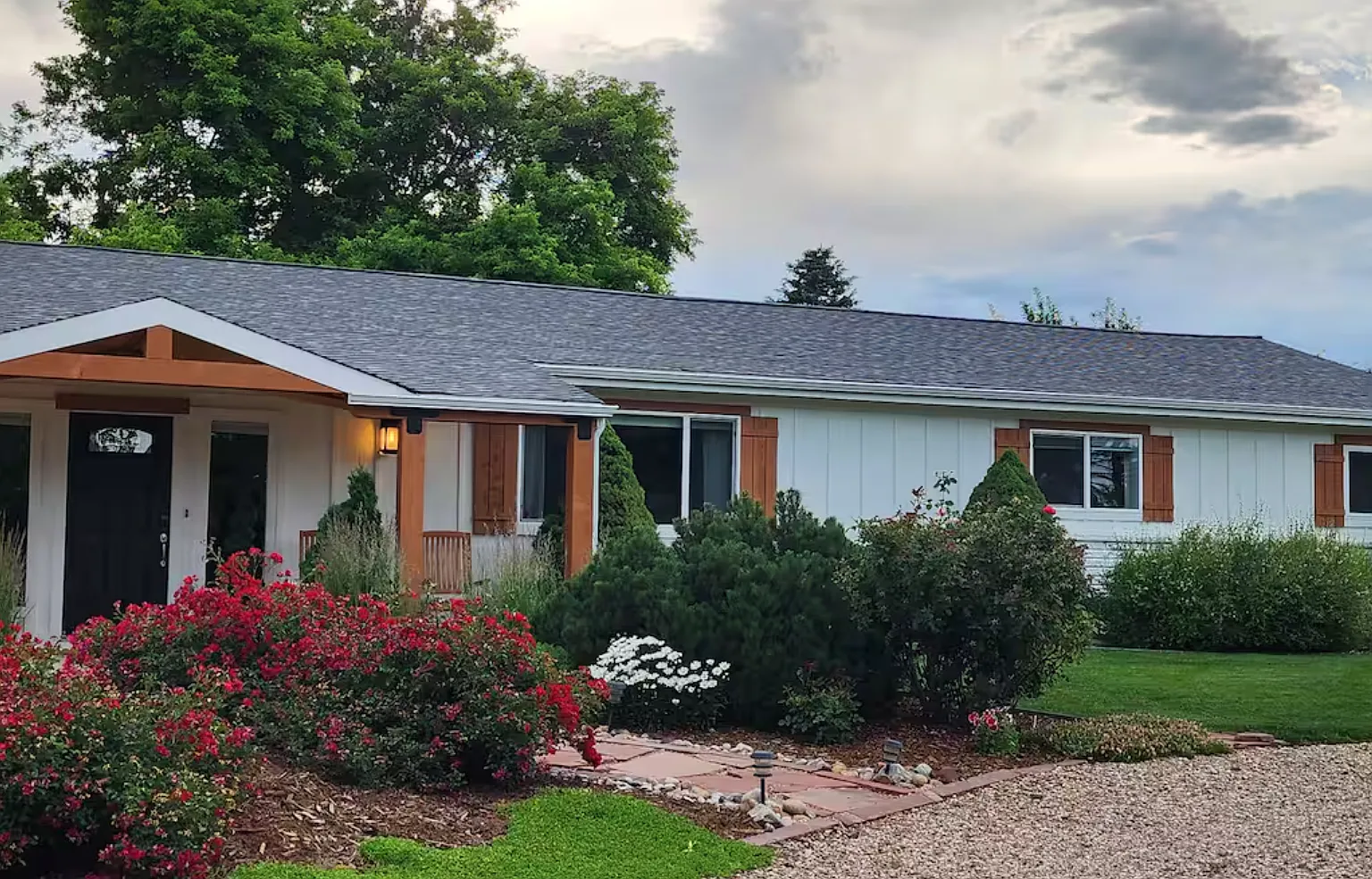3 bed, 2500 sqft, $4,300 — Photo 2