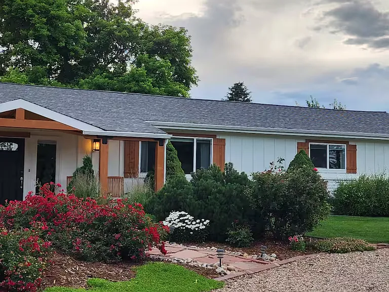 3915 Goodell Ln — Photo 2
