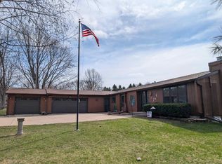 2155 Oriole Dr, Freeport, IL 61032