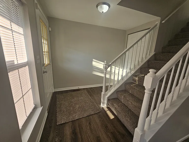 10 King Dr — Photo 3