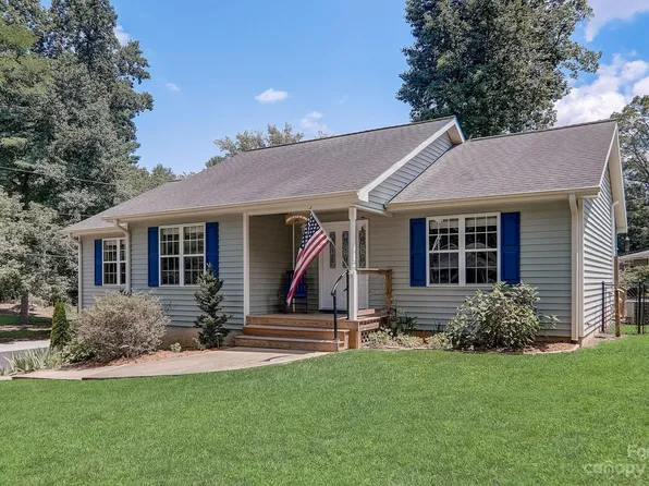 187 Pine Valley Rd, East Flat Rock, NC 28726