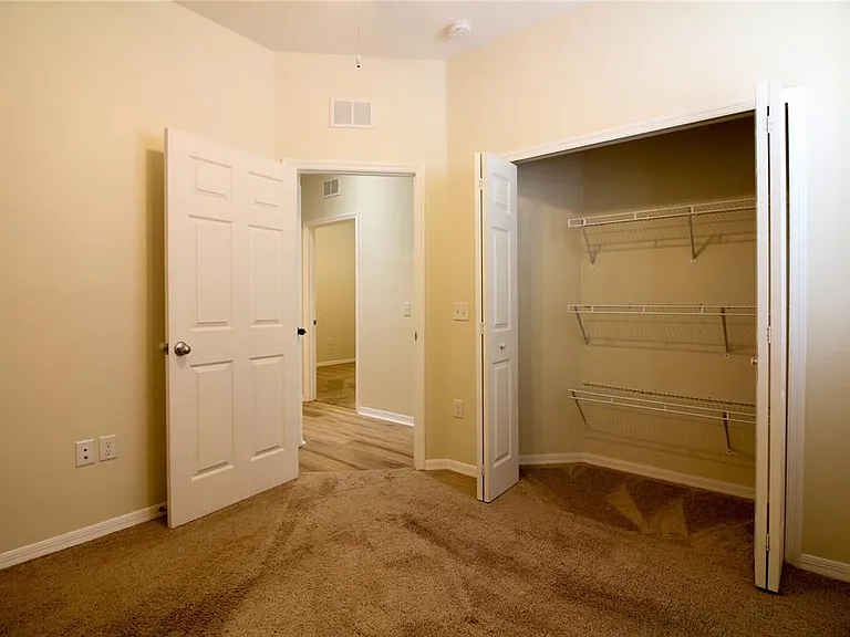 811 Krenson Woods Ln — Photo 30