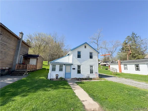 12 Railroad St, Attica, NY 14011