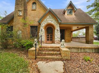 229 E Cedar St, Angleton, TX 77515
